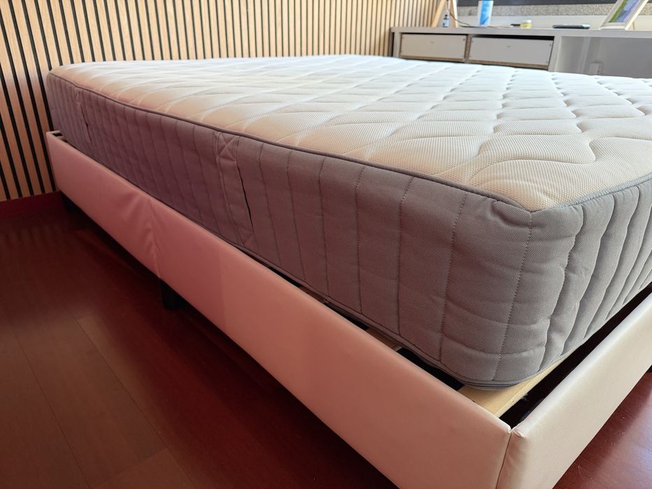 Base cama branca + colchao
