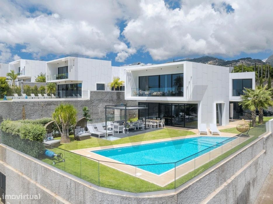 Diamond House | Moradia T4 com Piscina e Vista Mar – Funchal