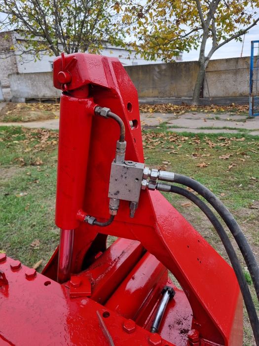 Плуг оборотний чотирьохкорпусний