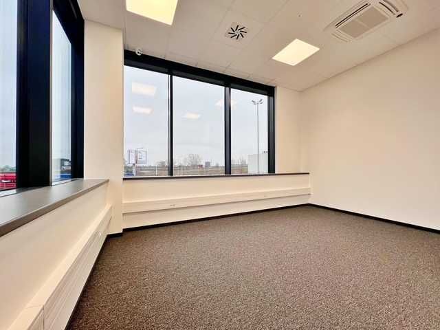 Magazyn i biuro 245 m2 oraz parking  Bielany Wrocławskie tuż przy A4