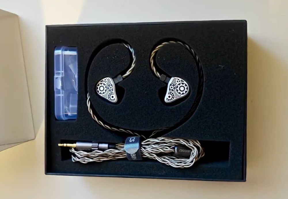 Binary Acoustics Dynaquattro IEM auriculares