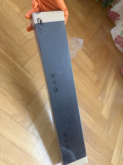 Półeczka korytko półka Ribba Ikea czarna na zdjęcia, bibeloty