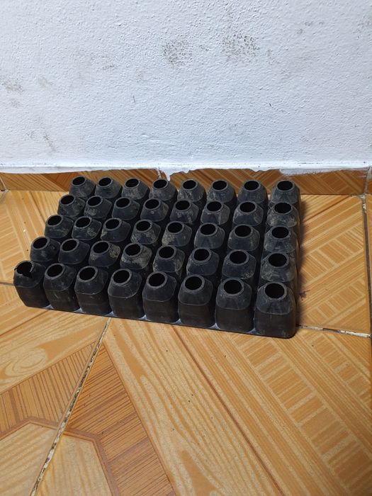 Tabuleiros  florestais rigidos usados