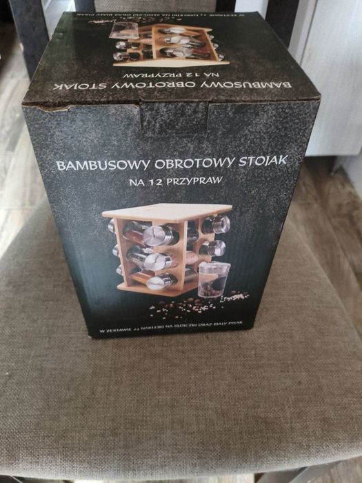 Przyprawnik 12 elementów.