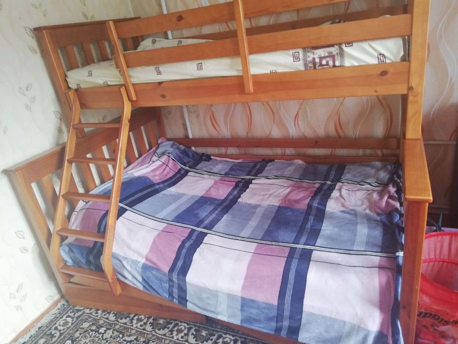 Двохярусная кровать с матрасом,  двуспальная кровать