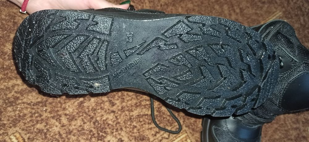 Продам кросівки поліція