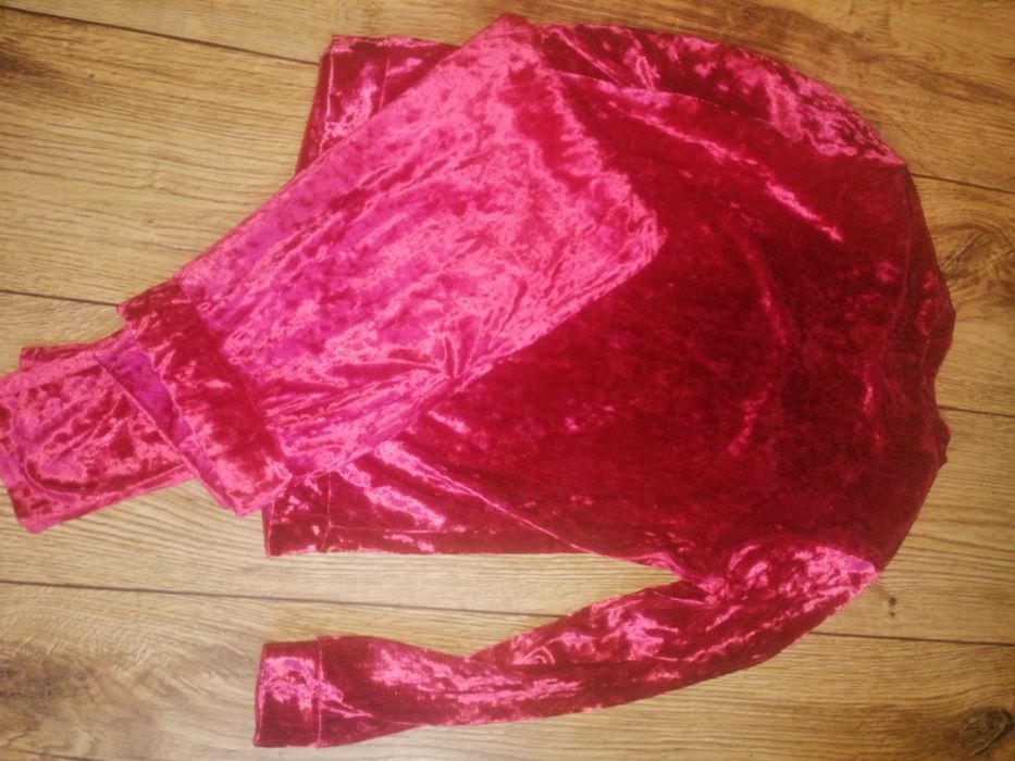 Damski dres welurowy.