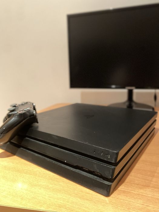 Playsations 4 PRO 1T com 1 comando original.