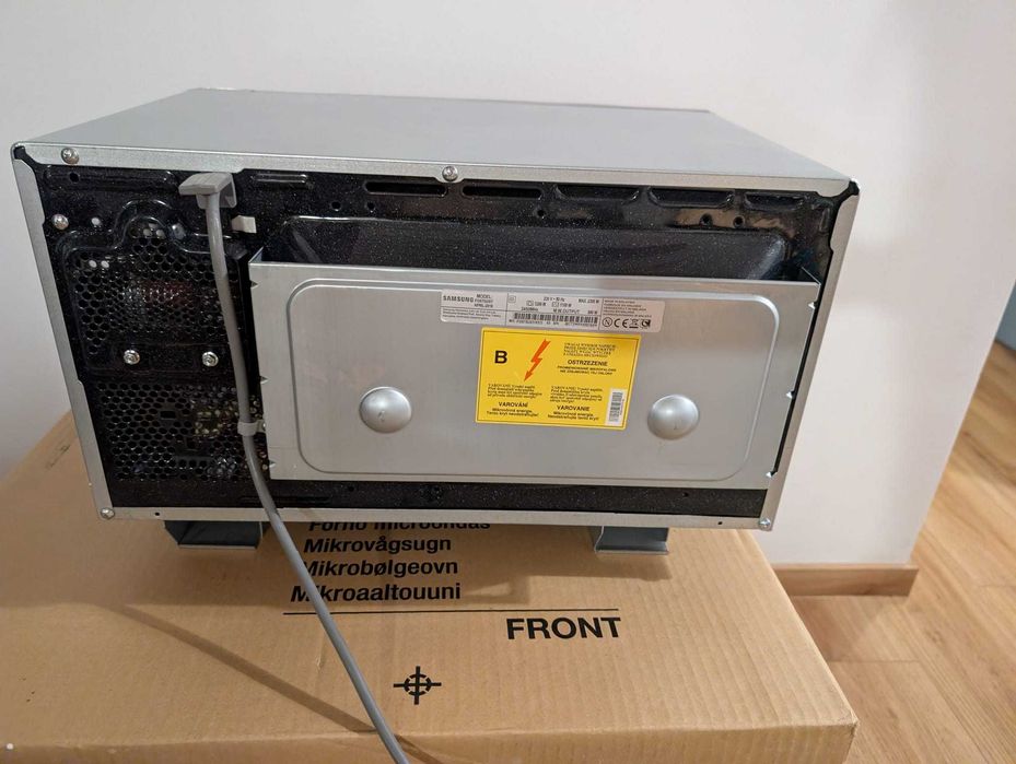 Kuchenka Mikrofalowa Samsung FG87SUSTdo zabudowy