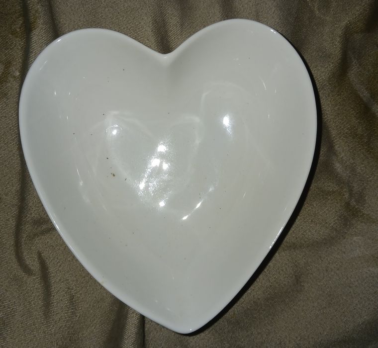 Miseczka porcelanowa.