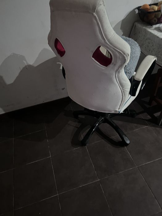 Vendo cadeira gaming em estado razoavel