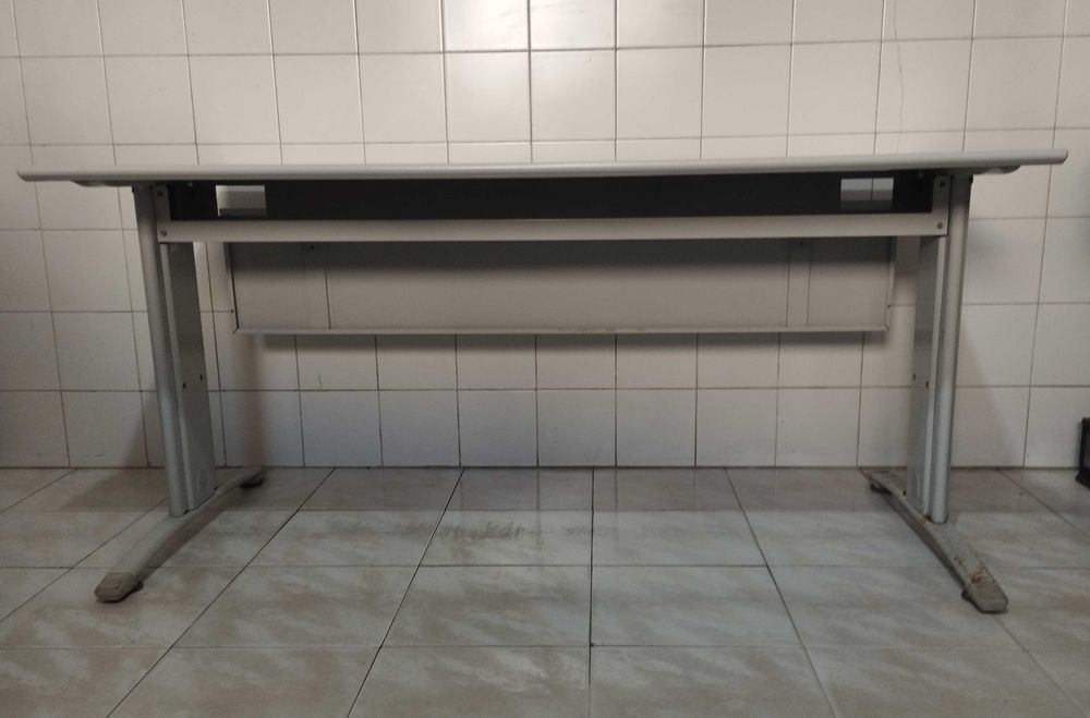 Secretaria de escritorio usada em bom estado