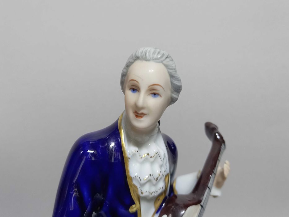 Dworska para, kobaltowe figurki Royal Dux, poł XX w.