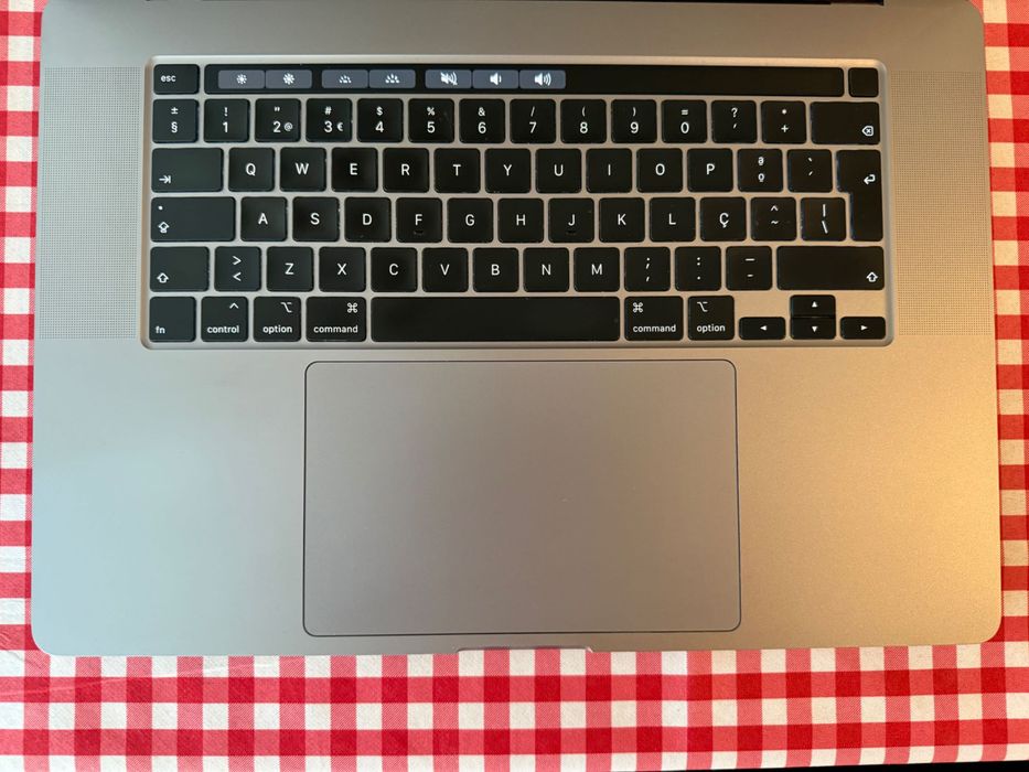 MacBook Pro Retina 16" – Processador i7– 512GB SSD, 16GB RAM, 2 gráficas – Bom Estado, Caixa original