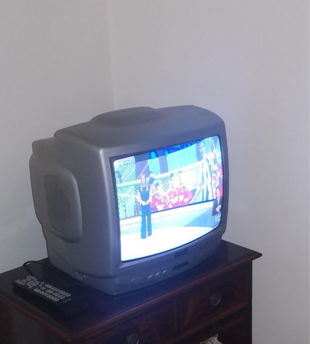 Televisão CRTda SEG , modelo S 3755TS - 14 polegadas aproximadas. A co