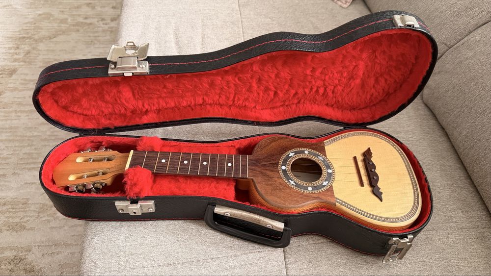 Cavaquinho feito a mão