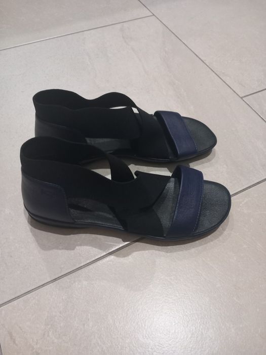 2 pares de Sandálias Camper