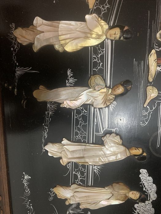 Baú com figuras chinesas