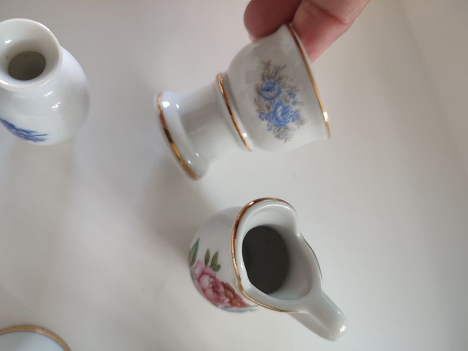 Cinco miniaturas em porcelana