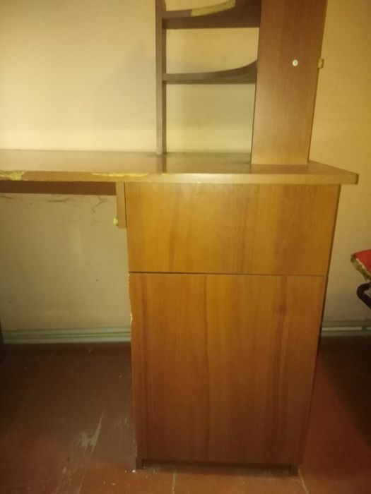 Стіл  комп'ютерний.