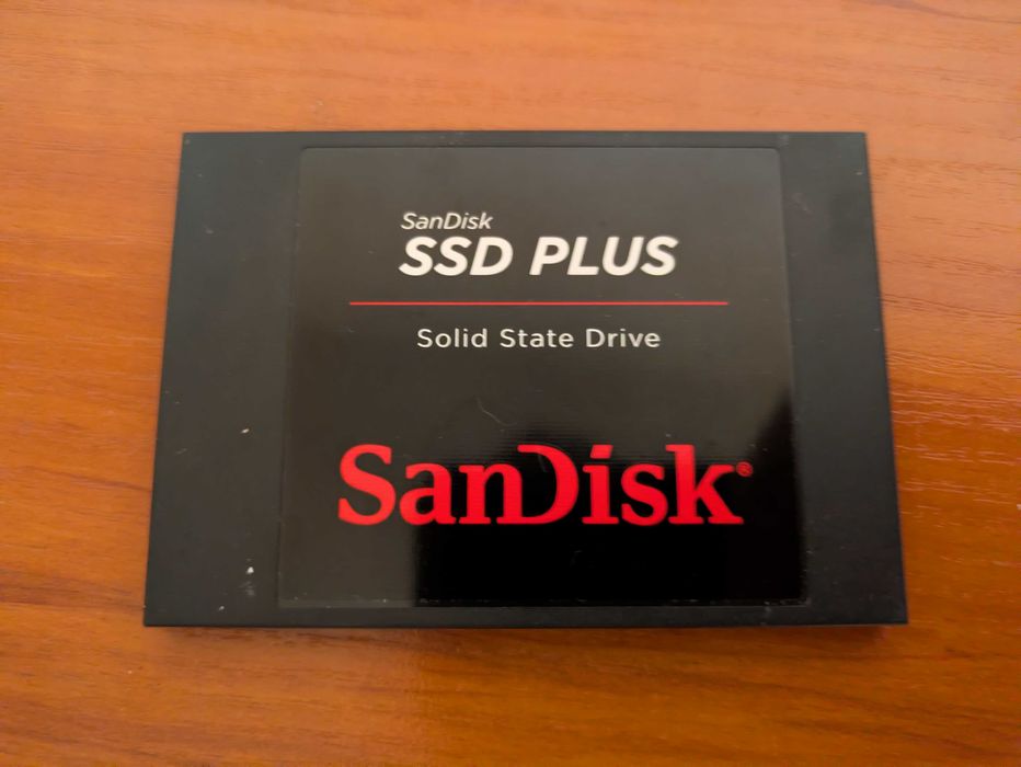 SanDisk SSD PLUS емкостью 120 ГБ