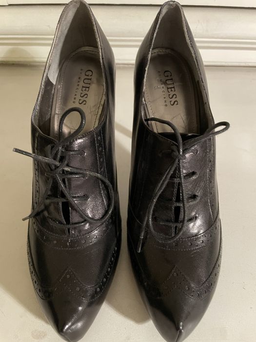 Sapatos da Guess 39