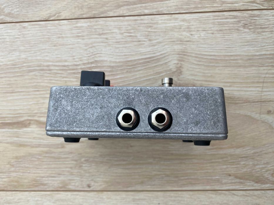 Electro-Harmonix Bass Blogger Distortion на аккумуляторе