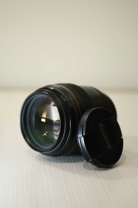 Об'єктив Canon 85 mm 1.8
