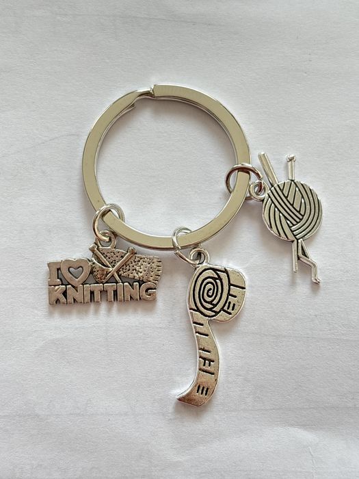 Metalowy brelok do kluczy knitting
