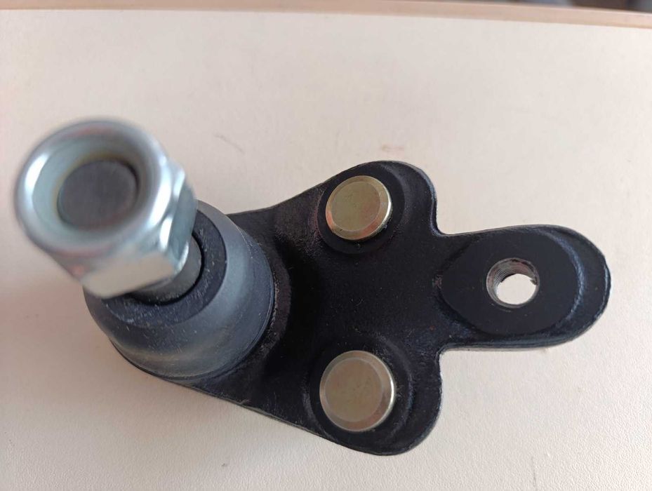 Toyota кульова опора (к-кт) нижн.лів./прав. carina ii,corolla 83-