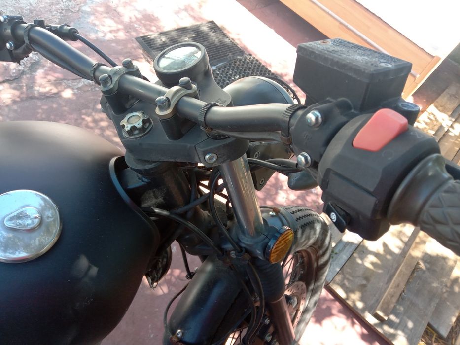 Mutt Mongrel 125 mota carismática