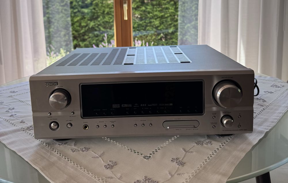Amplituner Denon AVR-1907 oraz para kolumn podłogowych Quadral Quintas 500F