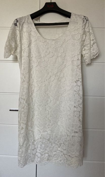 Sukienka biała w koronkę
