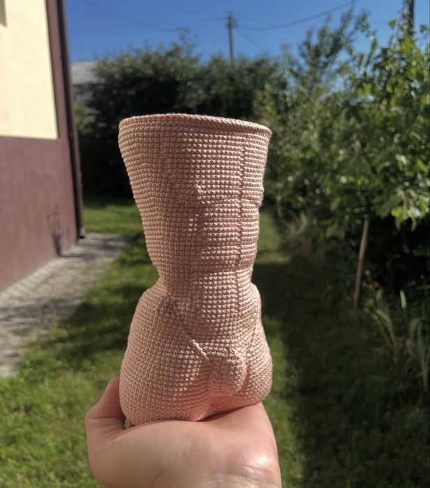 Жіноча фігура, чоловіча фігура звʼязані гачком