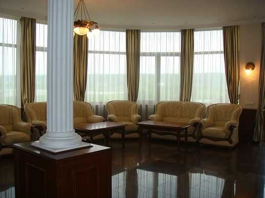 Дом 800 кв.Бассейн ,сауна,бильярд, генератор.До 20 человек