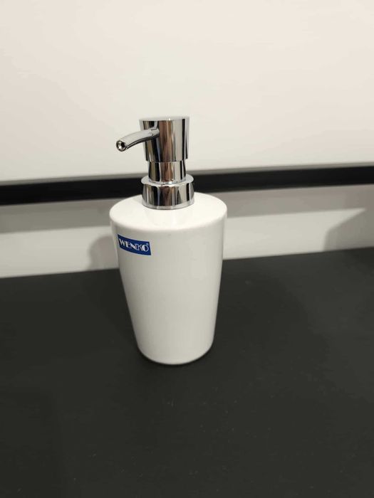 Dozownik do mydła CONI white, WENKO Nowy biały mydło w płynie