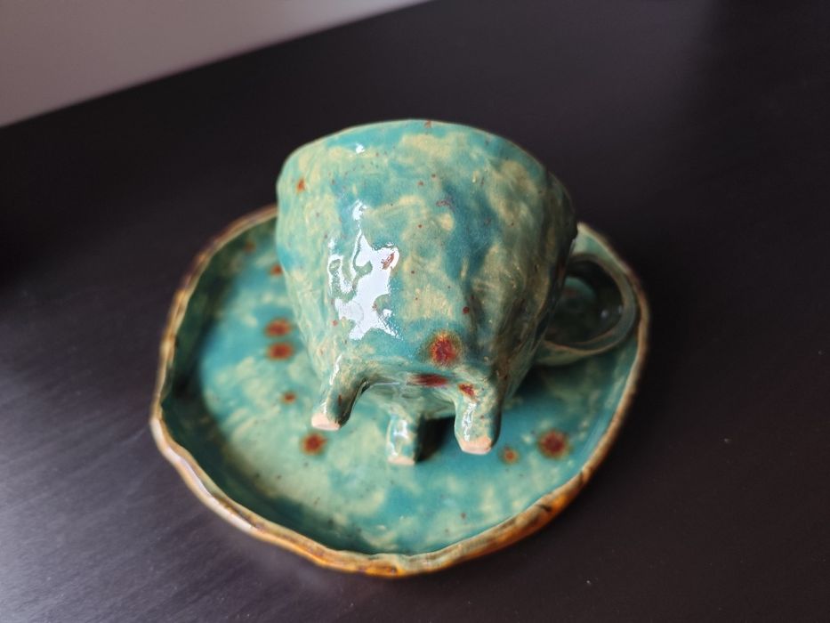 Filiżanka na nóżkach ze ślimakiem i spodkiem handmade