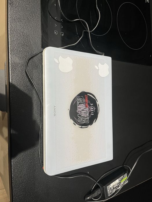 Laptop sony vaio VPCEA1S1E i3-330M SSD 4GB RAM AMD RADEON 5145