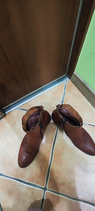 Buty damskie skórzane.