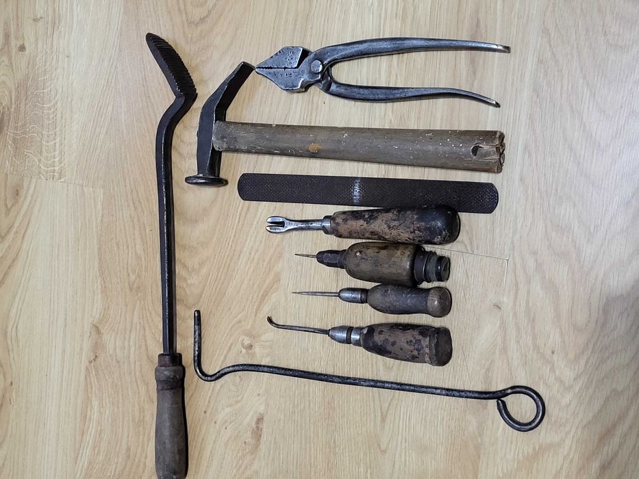 Stare narzędzia szewskie szpilar szydło raszpla cęgi