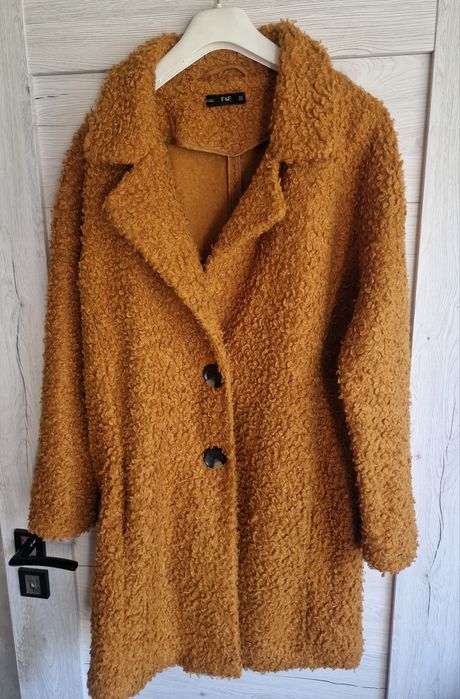 Płaszcz baranek boucle musztardowy F&F 40