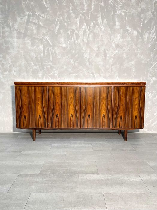 Aparador Dyrlund em pau santo