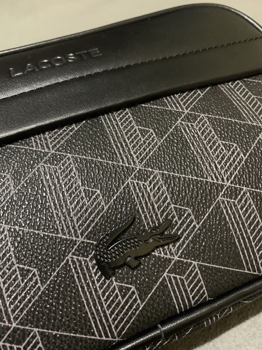 Bolsa monograma da Lacoste de cintura