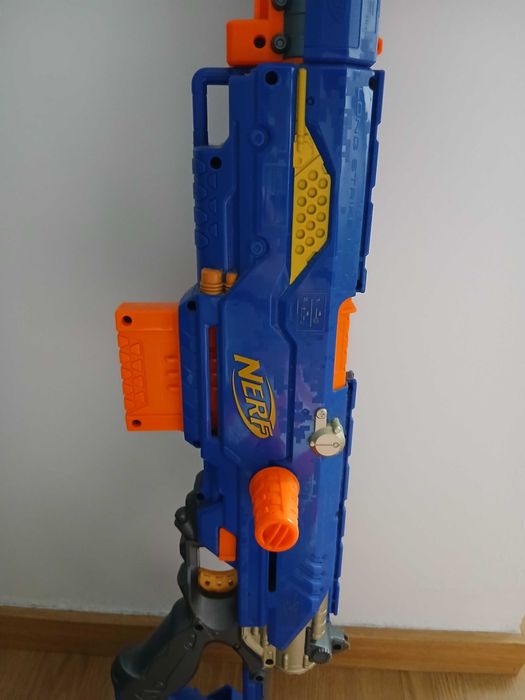 Pistola Nerf para brincar