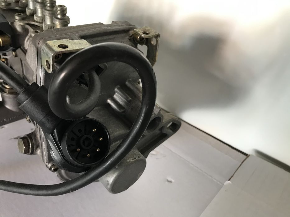 Bomba injectora mercedes 300 D 6 cilindros 1998.