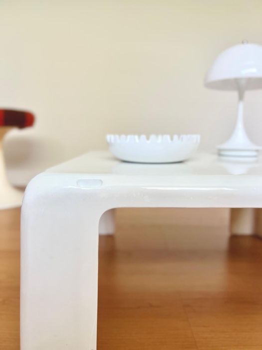 Mesa Meda - 4 gatti by Mario Bellini em branco