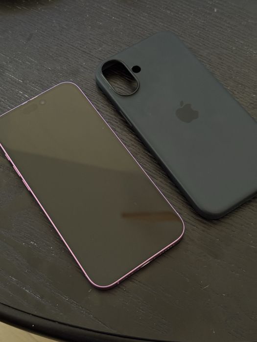 iPhone 16 PLUS rozowy 256 GB 83% bateria