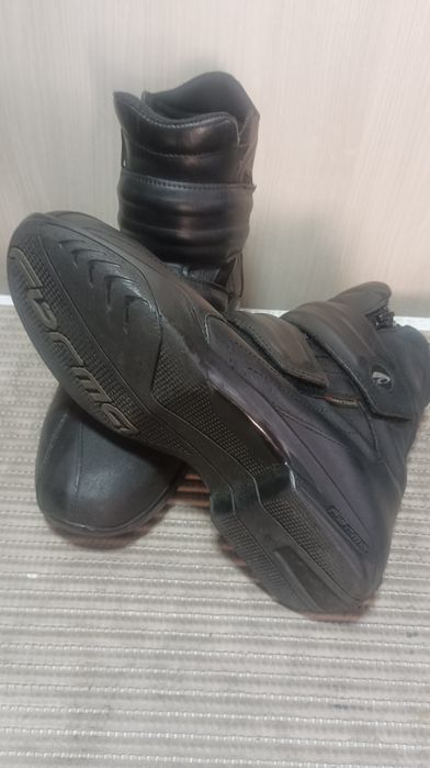 Vestuário e calçado motard em grandes marcas e pouco uso