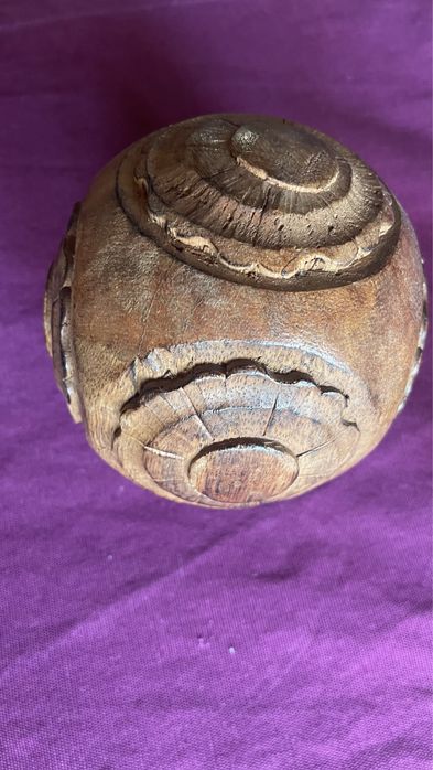 Bolas de madeira decorativas