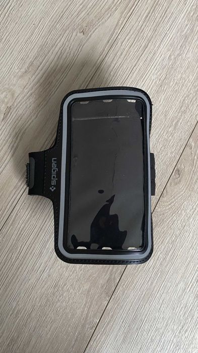 Opaska etui na ramię do telefonu Spigen uniwersalna A700